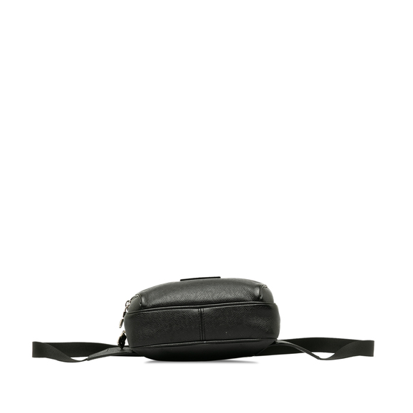 Pre-Loved Louis Vuitton Taiga Outdoor Bumbag - Picture 4 of 9